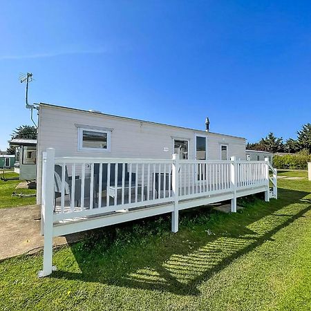Gorgeous Caravan With Decking In Breydon Water Holiday Park, Ref 10081B Belton with Browston Экстерьер фото