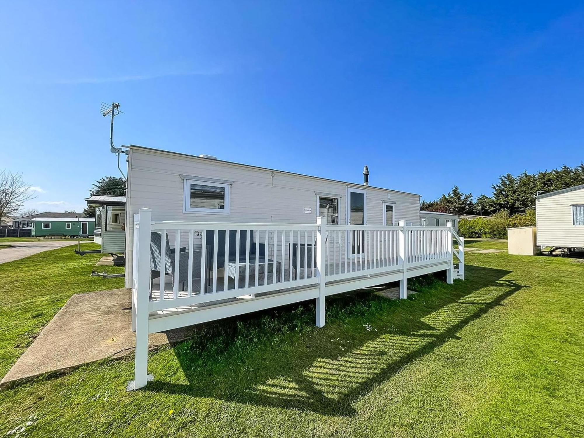 Gorgeous Caravan With Decking In Breydon Water Holiday Park, Ref 10081B Belton with Browston Экстерьер фото